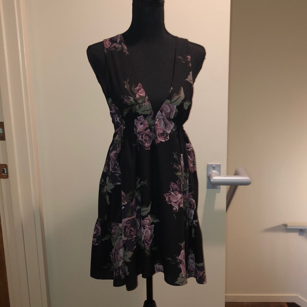 Deep-v floral Tobi dress